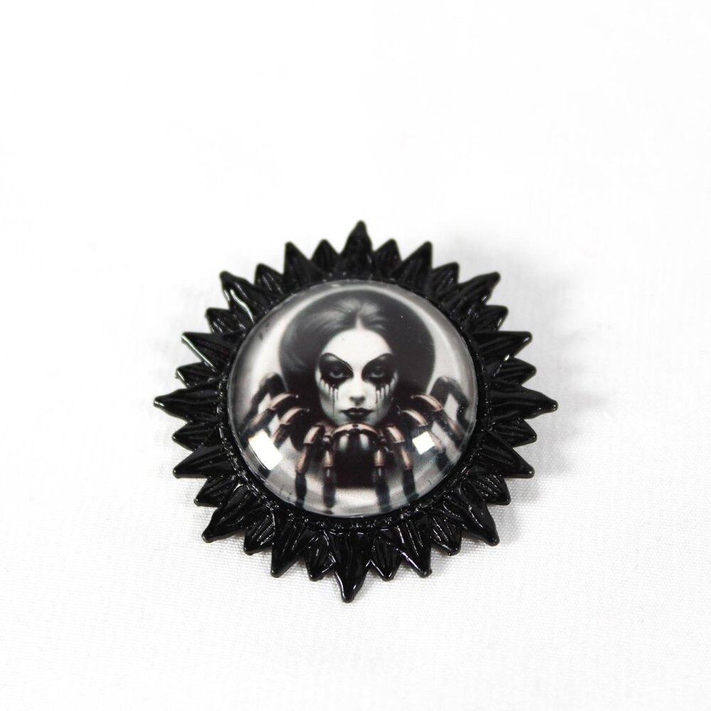 🔨 Gothic Victorian-Style Black Metal Brooch Pin – "The Black Widow"